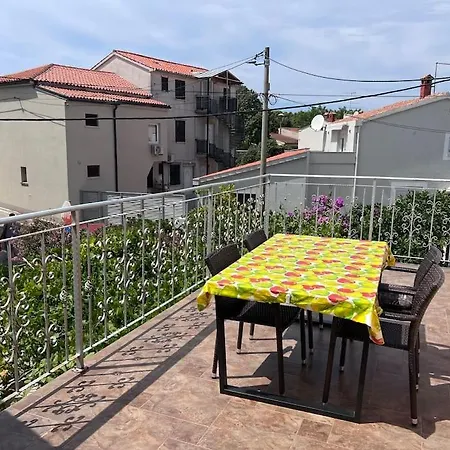 Comfy Apartment Premantura Exterior photo